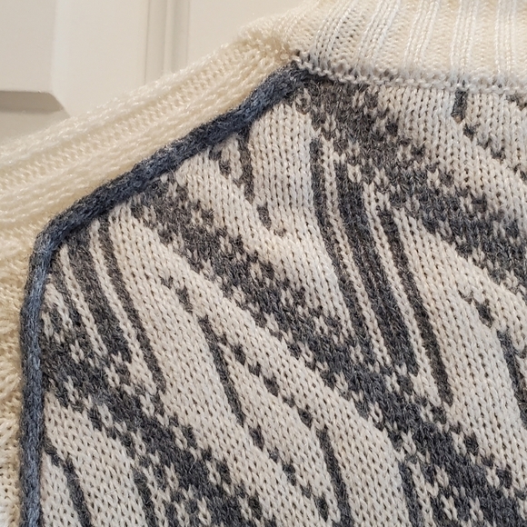 ALPACA CONNECTION.  Made in Peru. Sz large front zip sweater.  Long sleeve - Picture 5 of 7